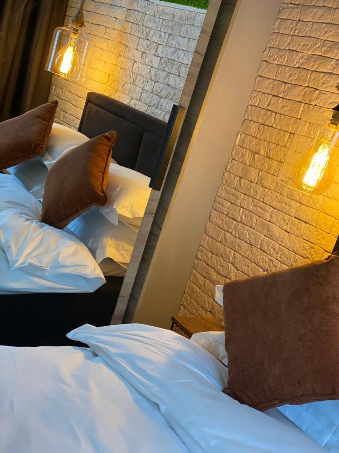 Sarah Home Hunedoara Eksteriør billede